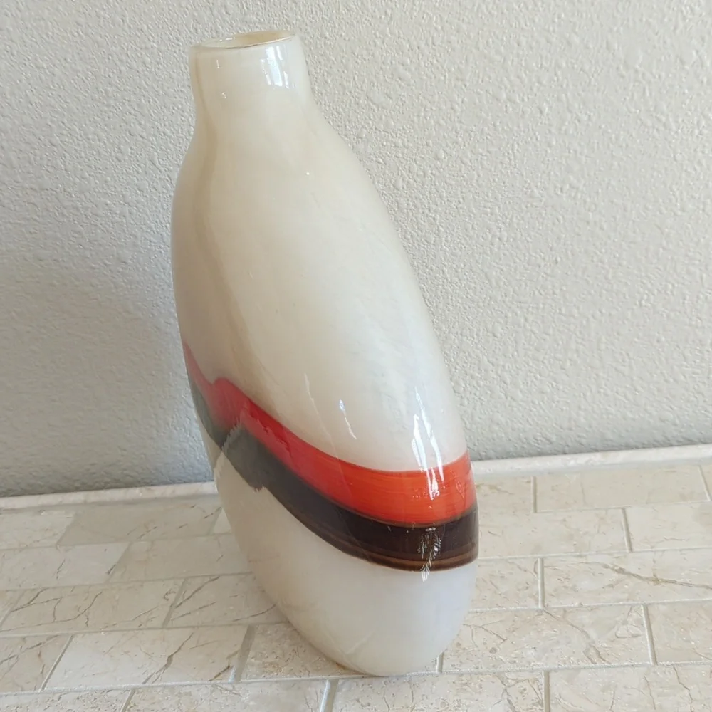 Beautiful Vase - Picture 2 of 4